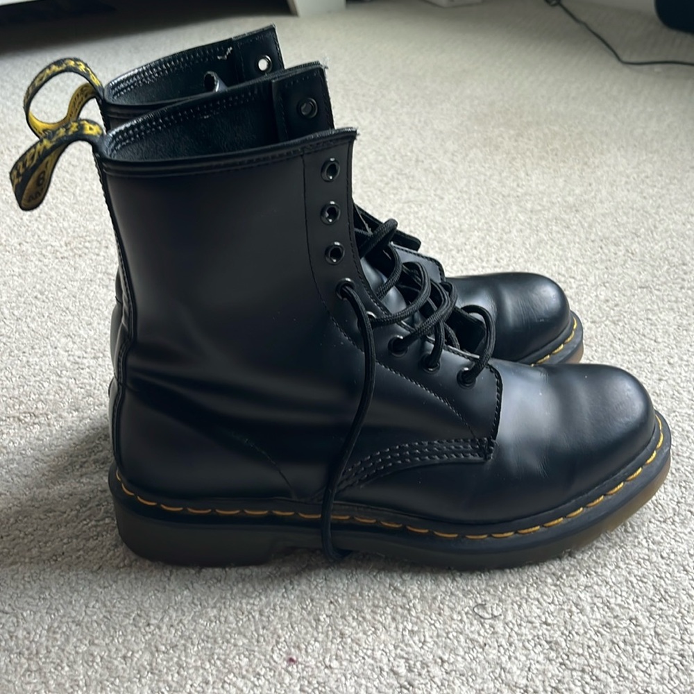 Black Dr. martens 1460 lace up